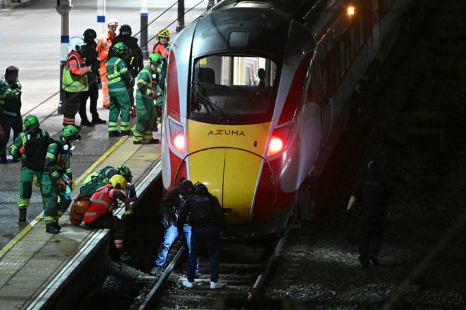 Acribillan a 10 personas en un tren de Reino Unido