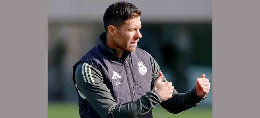 Respeto: Xabi Alonso se molesta al escuchar que los jugadores le pueden hacer «la camita»