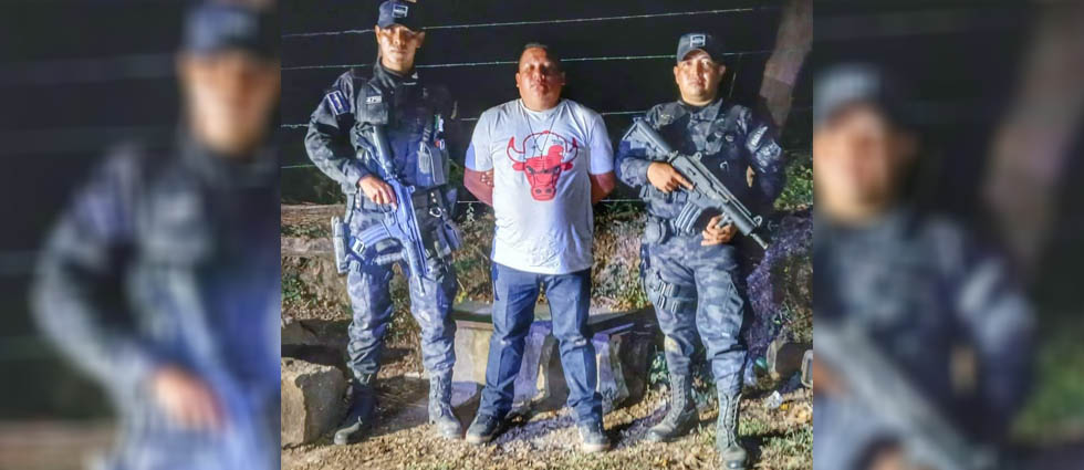 Arrestan a sujeto que atacó a un hombre tras discutir por una mujer mientras departían