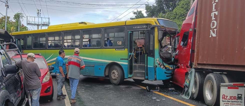 Esta fue la causa del fuerte siniestro vial en San Martín que ¡involucró a seis automotores!