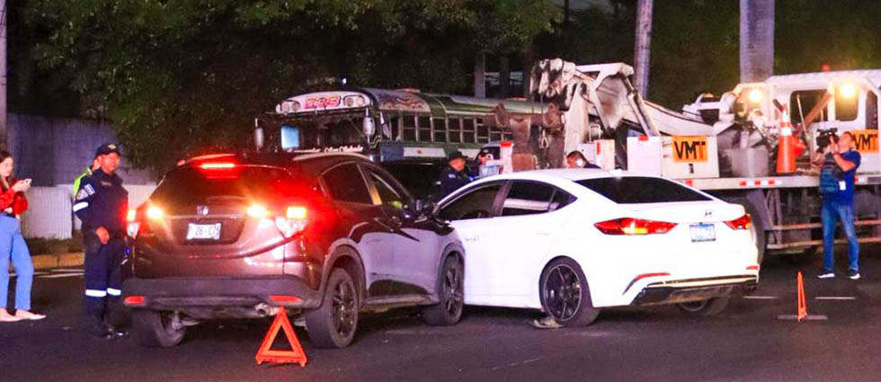 Fuerte siniestro vial deja un lesionado en la Manuel Enrique Araujo