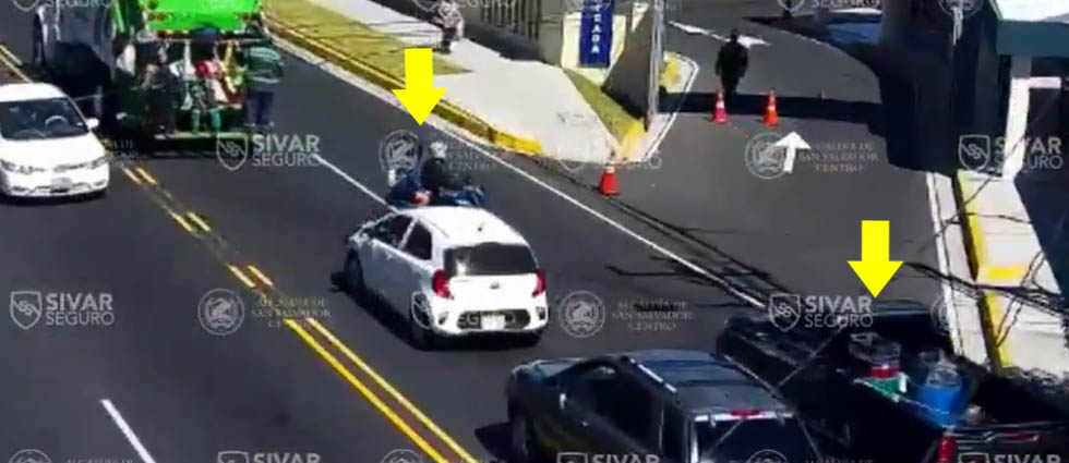 Sívar Seguro capta otro siniestro vial en la capital: una moto y un pick up se vieron involucrados