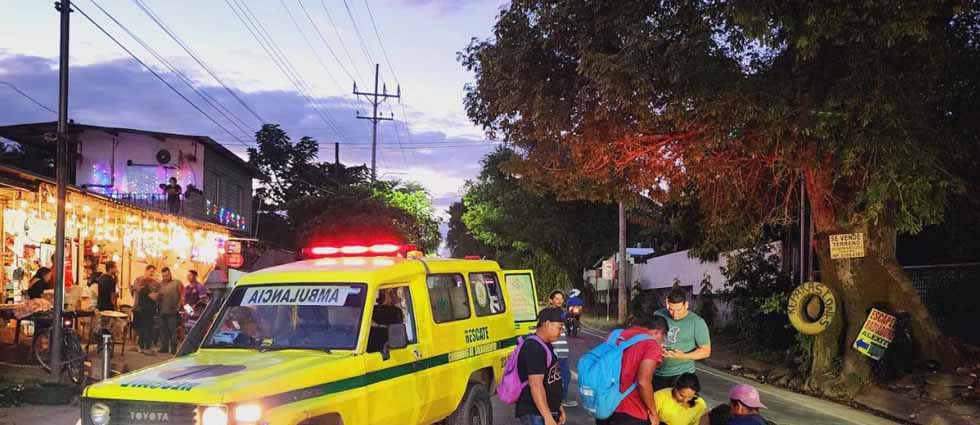 Peatón y motociclista resultan lesionados tras siniestro vial carretera antigua a Santa Ana