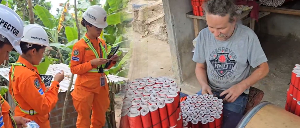Bomberos inspeccionan centros de elaboración de productos pirotécnicos