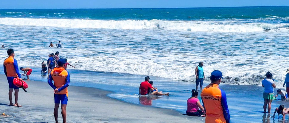 Guardavidas intensifican monitoreos preventivos en distintas playas del país