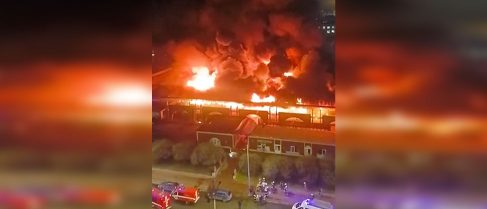 Voraz incendio se desata y genera múltiples explosiones en un centro comercial en Rusia