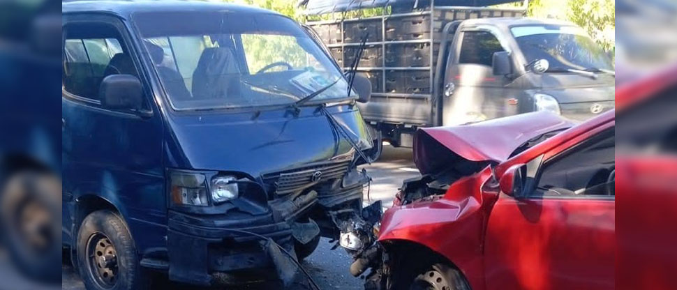 Fuerte accidente deja cuatro personas lesionadas en carretera de Oro