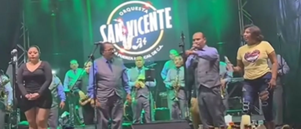 Este es el instante del terrible ataque contra la orquesta San Vicente en Santa Rosa de Lima 