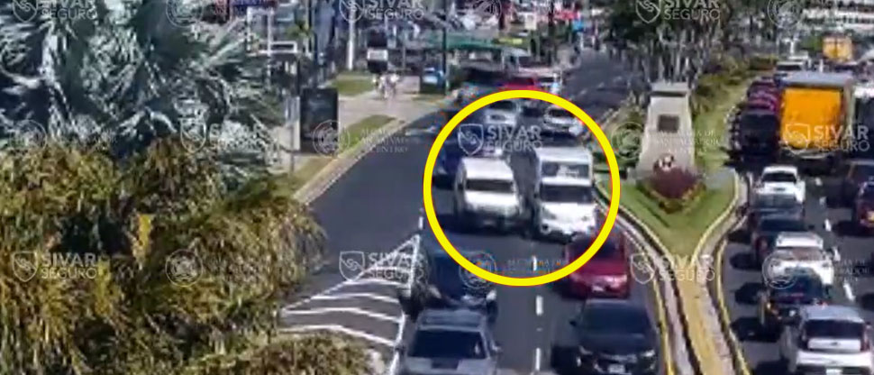 Captan acto de intolerancia entre conductor de camión y motorista de panel en la 49 avenida norte