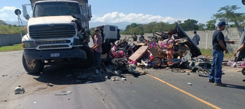 Dos personas lesionadas tras aparatoso accidente cerca del desvío a San Juan Opico
