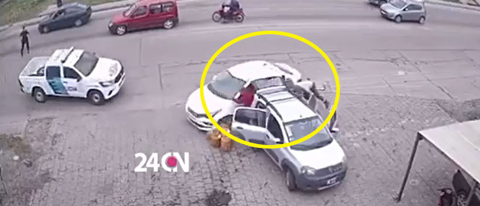 Argentina: sujetos atropellan a dos hombres para escapar de la policía
