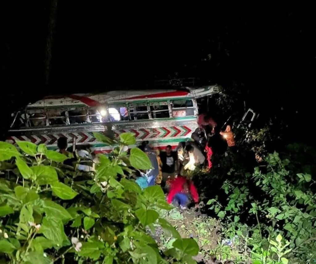 Asciende a 15 el número de fallecidos en accidente de autobús en Guatemala