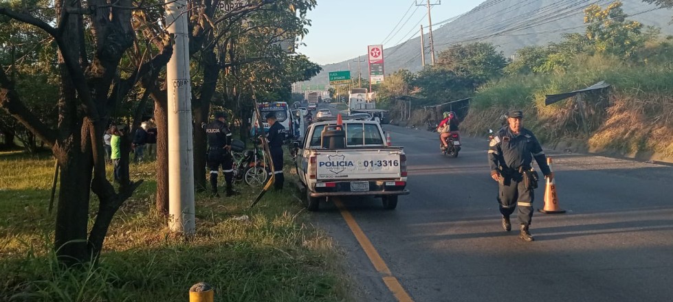 Motociclista pierde la vida tras chocar contra un árbol en carretera a Nejapa