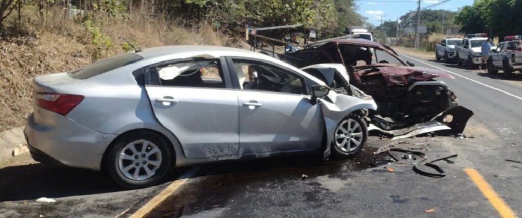 Aparatoso accidente deja cinco personas lesionadas en la Longitudinal del Norte