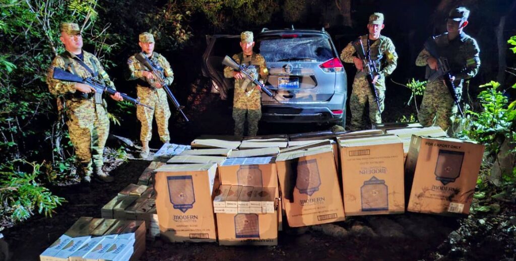 Incautan camioneta abandonada con paquetes de cigarrillos valorados en $40 mil en Metapán