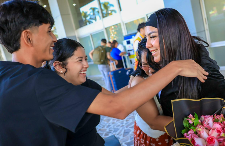Miles de salvadoreños y extranjeros llegan a El Salvador para celebrar Navidad y Año Nuevo