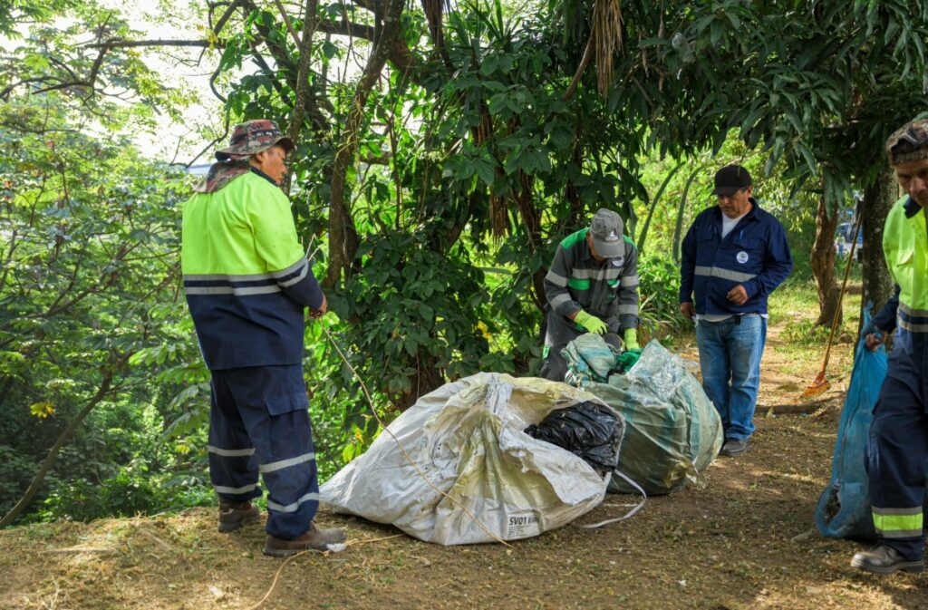 Detectan y eliminan punto de contaminación en colonia Escalón, San Salvador