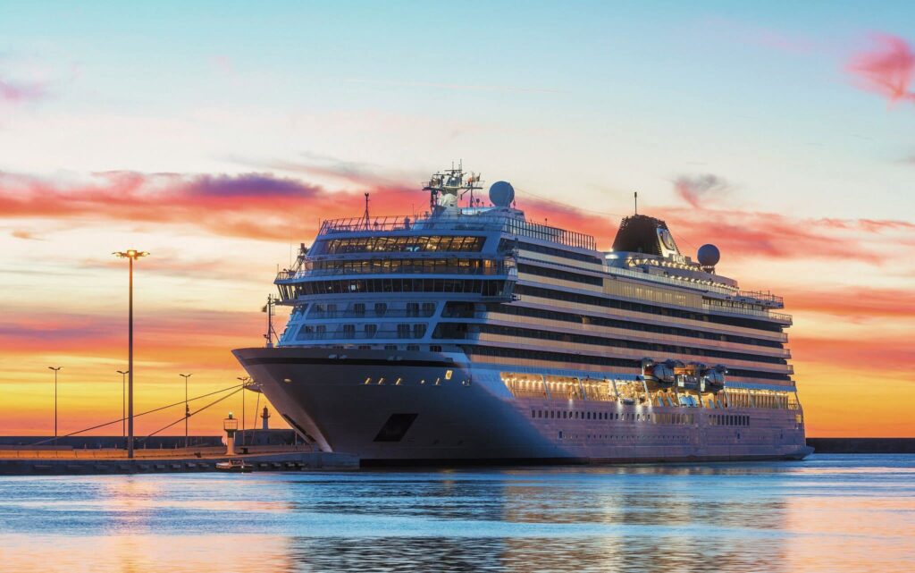 Crucero con más de mil turistas estadounidenses atraca en Acajutla