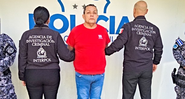 Autoridades entregan a México un coyote salvadoreño