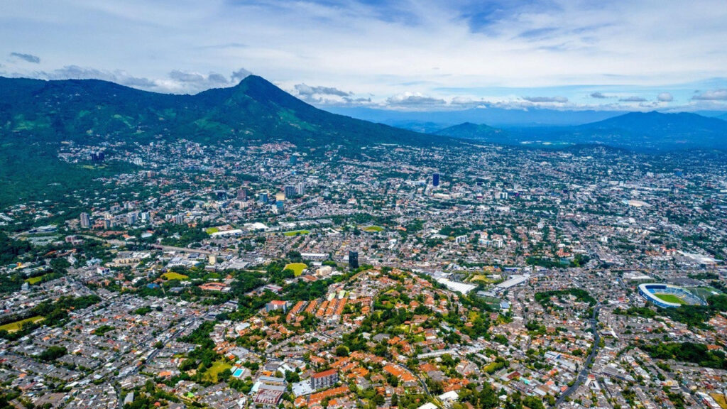 Clima en El Salvador sin cambios: abrasivo calor durante el día y lluvias en algunos puntos para la noche