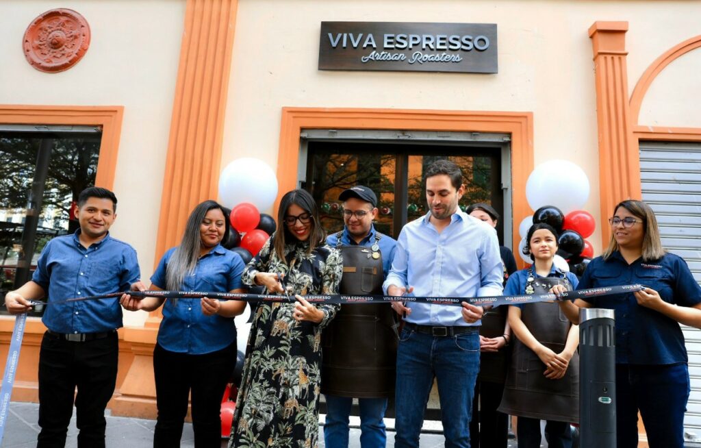 Viva Expresso se une a los comercios que abren una sucursal en el Centro Histórico de San Salvador