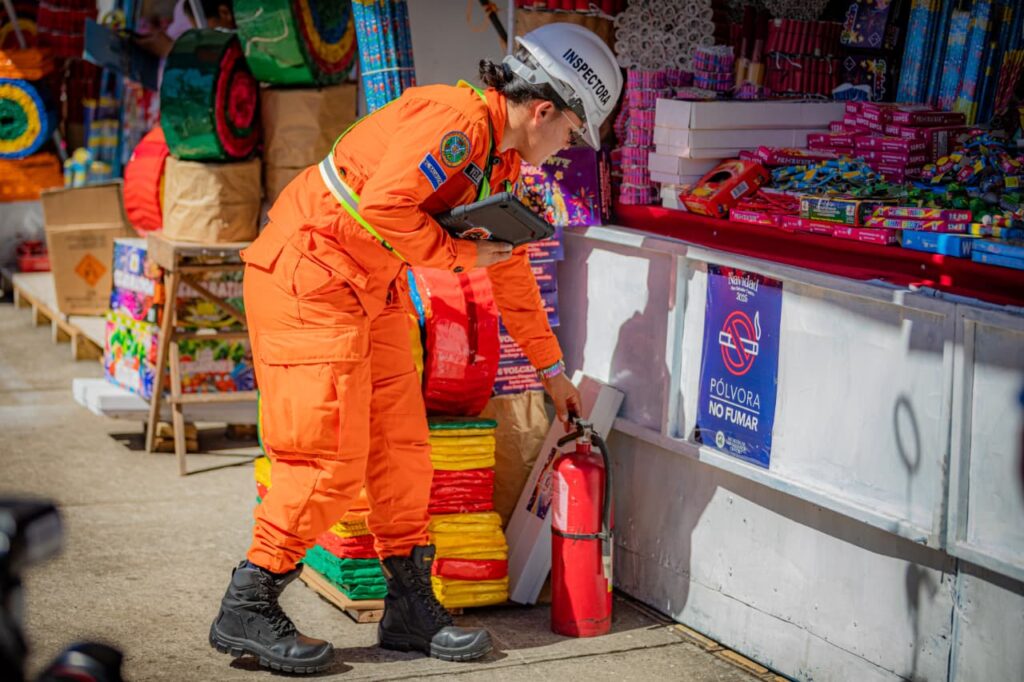 Bomberos ejecuta inspecciones en ventas de pólvora