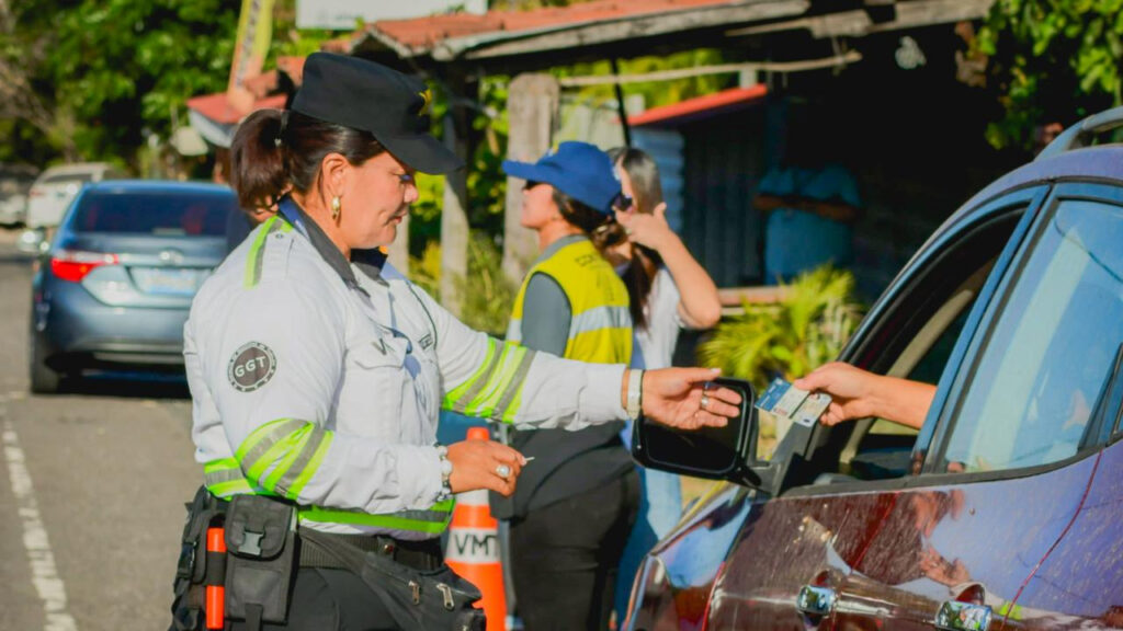 Intensifican controles vehiculares para garantizar la seguridad vial en calles y carreteras del país