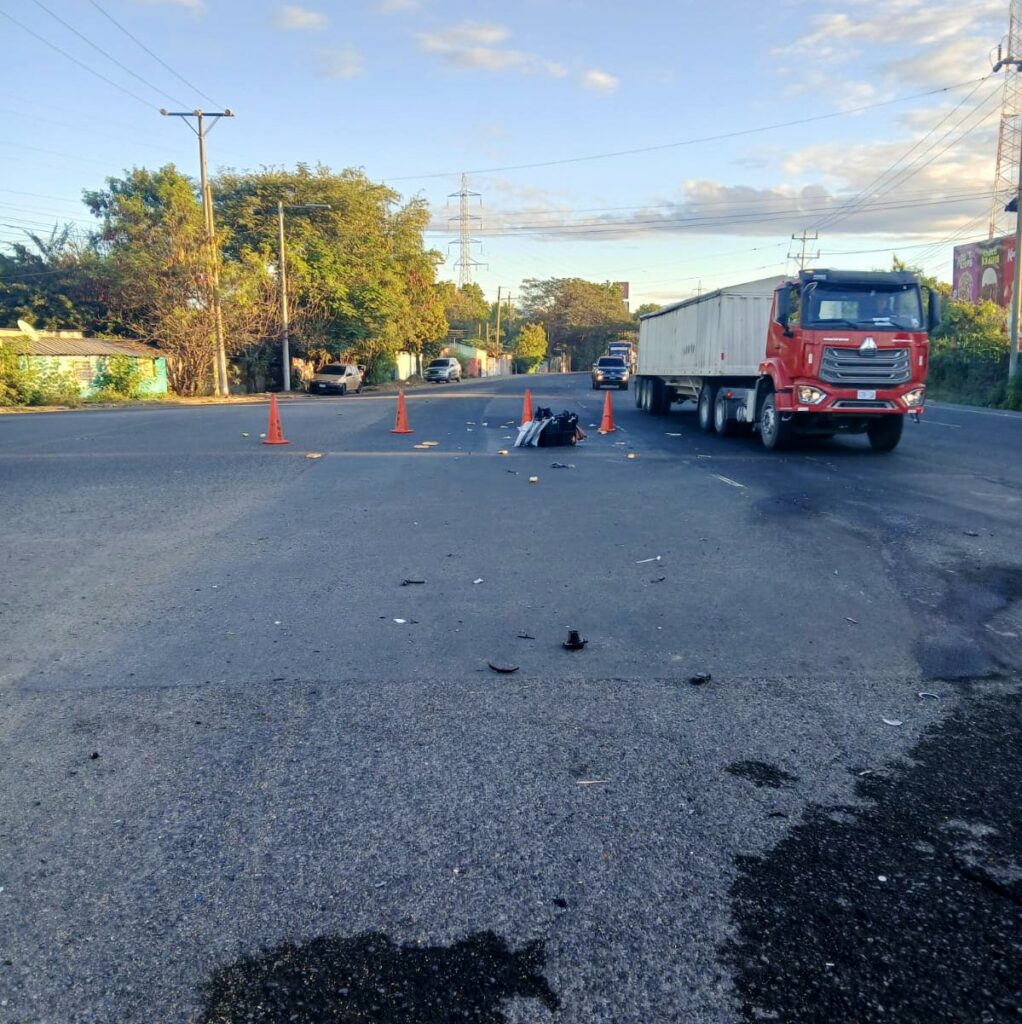 Fallece otro motociclista tras chocar contra cabezal en Sonsonate