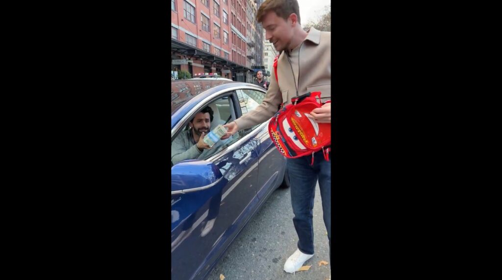 Mr Beast regala miles de dólares a conductores que se encuentra en el tráfico de EEUU