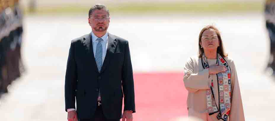 Presidente de Costa Rica llega este jueves a El Salvador