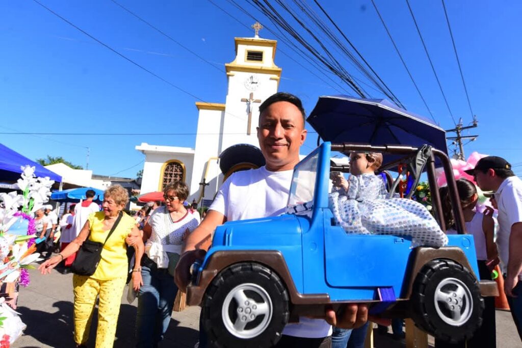 Realizan procesión de los Santos Niños Inocentes en Antiguo Cuscatlán