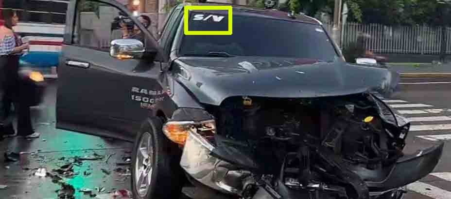 Conductor de pick up se queda «sin la venta» tras accidentarse en la alameda Roosevelt