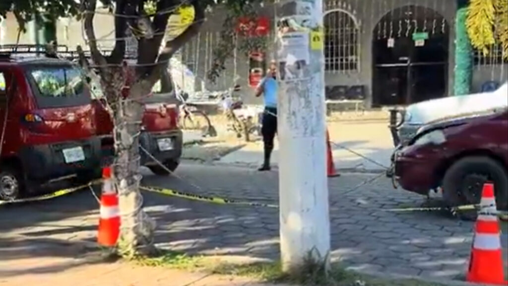 Al estilo de Rápido y Furioso; mototaxistas se unen para remolcar un vehículo varado