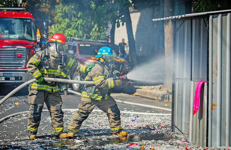 Bomberos pone a prueba capacidad de respuesta ante incendios provocados por mala manipulación de pólvora