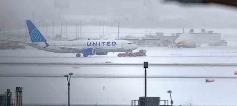 ESTADOS UNIDOS: tormenta invernal complica viajes y limpieza