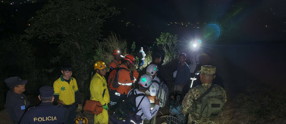 Hallan con bien a las cuatro personas que se extraviaron en cerro El Sartén de Apopa