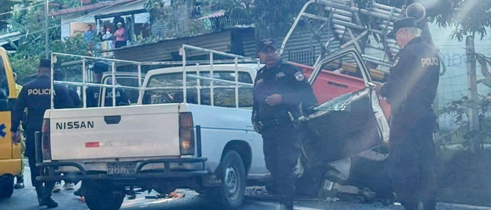 Conductores provocan aparatoso accidente en carretera Panamericana