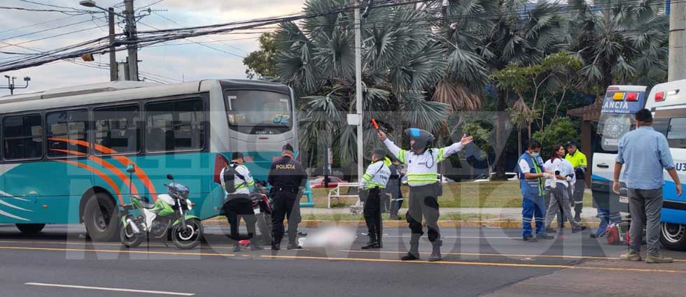 Joven motociclista pierde la vida tras grave siniestro vial sobre el Paseo General Escalón