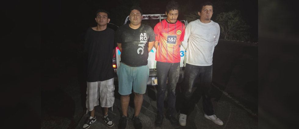 Caen en control vehicular cuatro sujetos que llevaban droga en dos autos en La Paz
