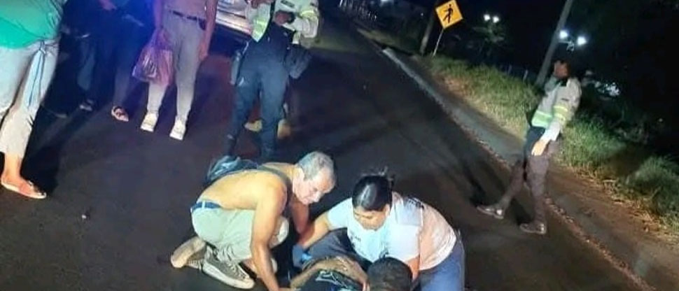 Auxilian a adulto mayor que fue atropellado en carretera Panamericana