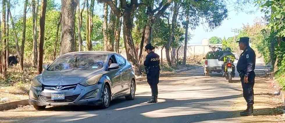 PNC realiza intervención de vehículos en caminos rurales del país