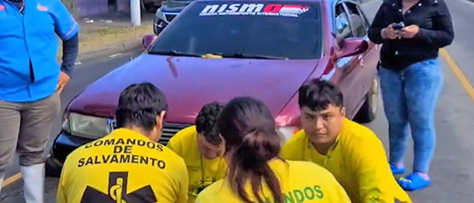 Auxilian a mujer que fue atropellada en alameda Juan Pablo II