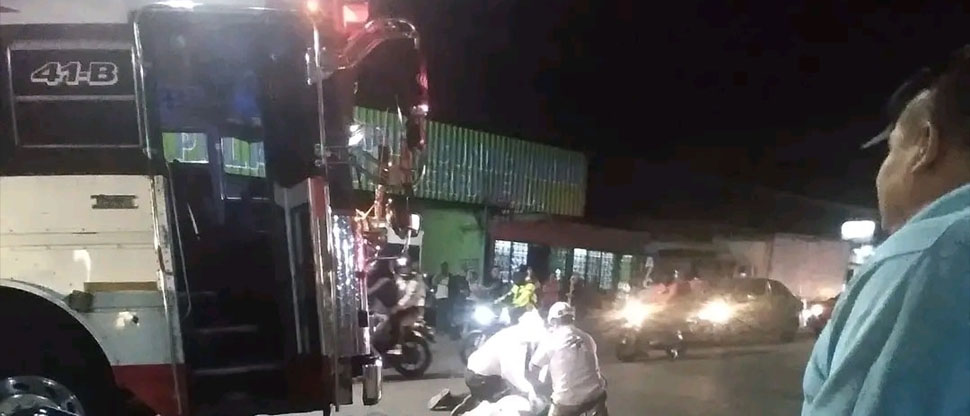 Auxilian a hombre que fue atropellado por autobús de la ruta 41B en Soyapango