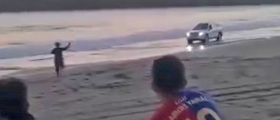 Interceptan a conductor que ingresó con el vehículo a una playa de La Unión  
