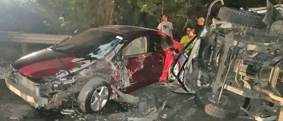 Vehículo vuelca tras chocar contra otro auto en Nejapa