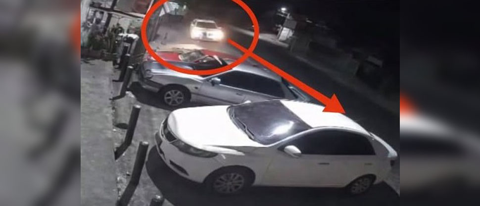 Vehículo choca contra otros que estaban estacionados en carretera a Ilobasco