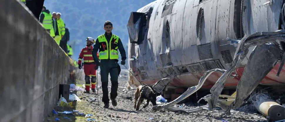 Aumenta a 46 los fallecidos por choque de trenes en España