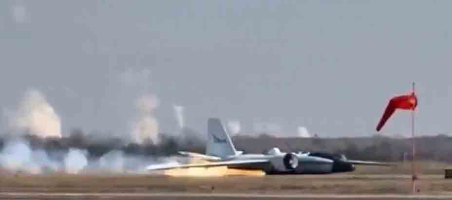 EEUU: avión de la NASA aterriza de emergencia  tras fallas mecánicas