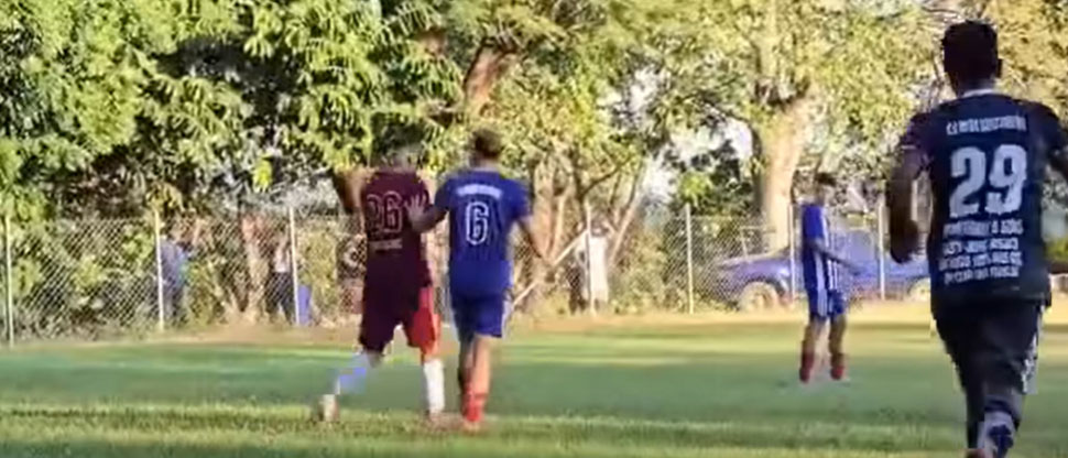 Al balón: viralizan brutal agresión en el fútbol aficionado de El Salvador
