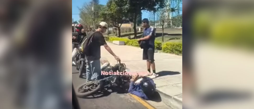 Publican nuevo video después del choque entre motociclista y “skater” en el Salvador del Mundo